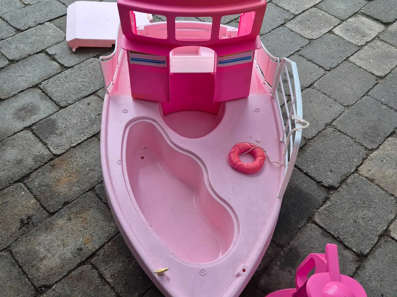 Billede 4 - Barbie båd med fejl og mangler
