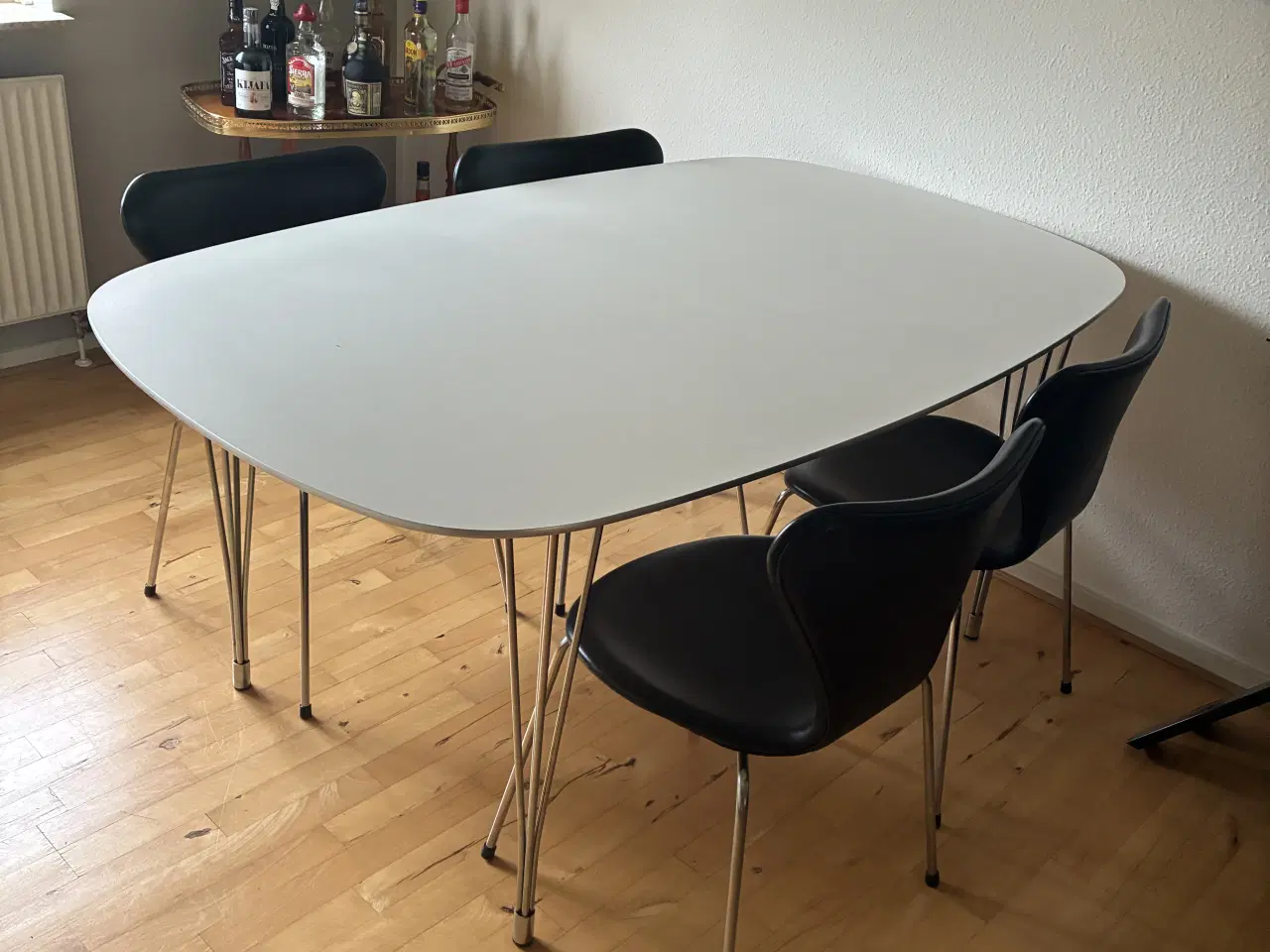 Billede 3 - Arne Jacobsen 7'er stole i sort læder 4stk 