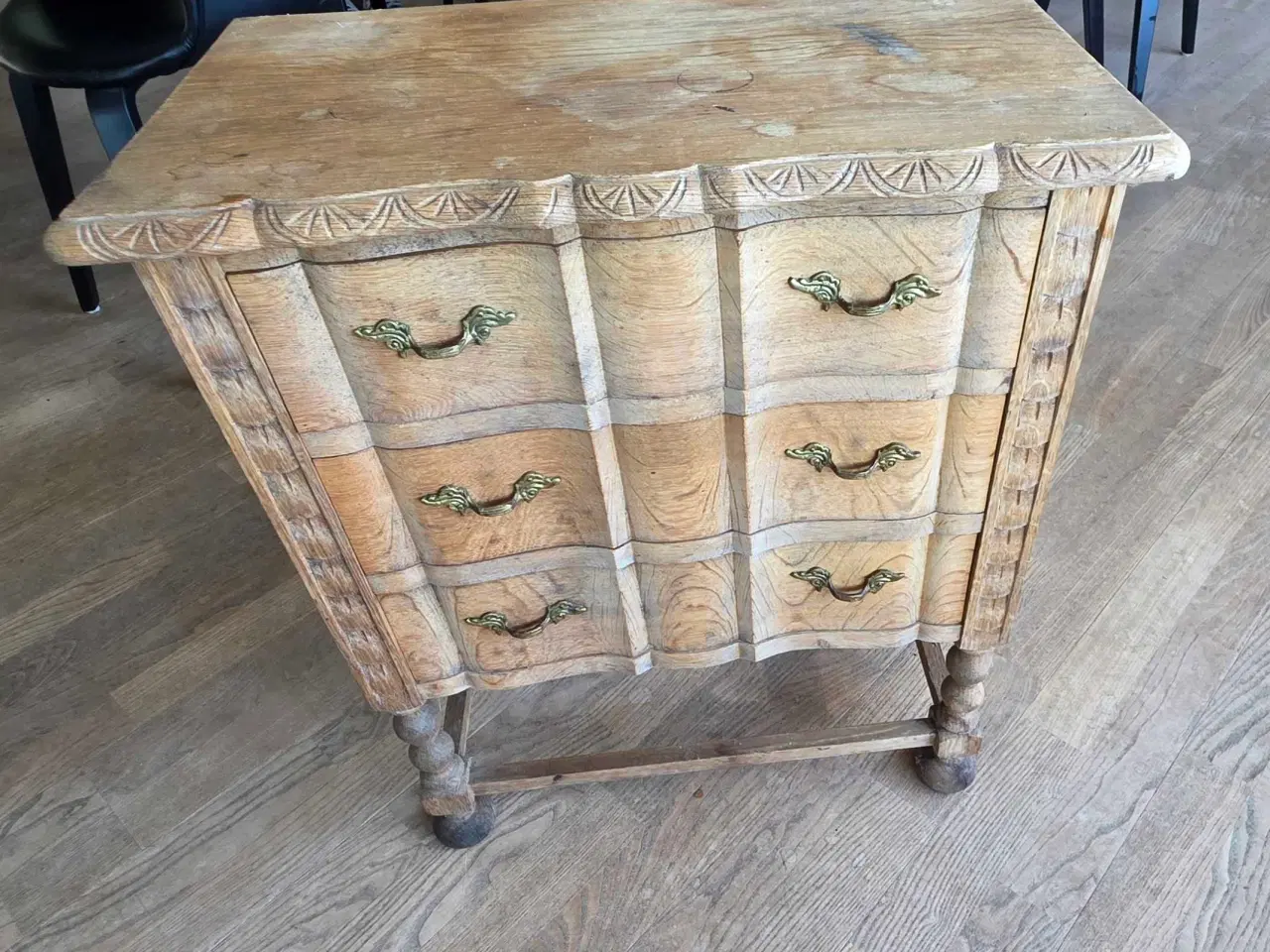 Billede 2 - Vintage lille kommode i lys egetræ