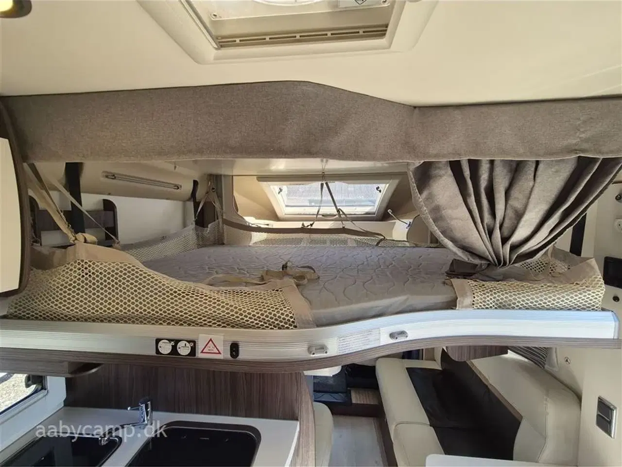 Billede 10 - 2019 - Benimar Tessoro 463   Markise. batteri. solcelle. lædersæder. undervognsbehandlet. Ekstra låse op Bil og Bo-del. fuld service frem til 98,000 km.