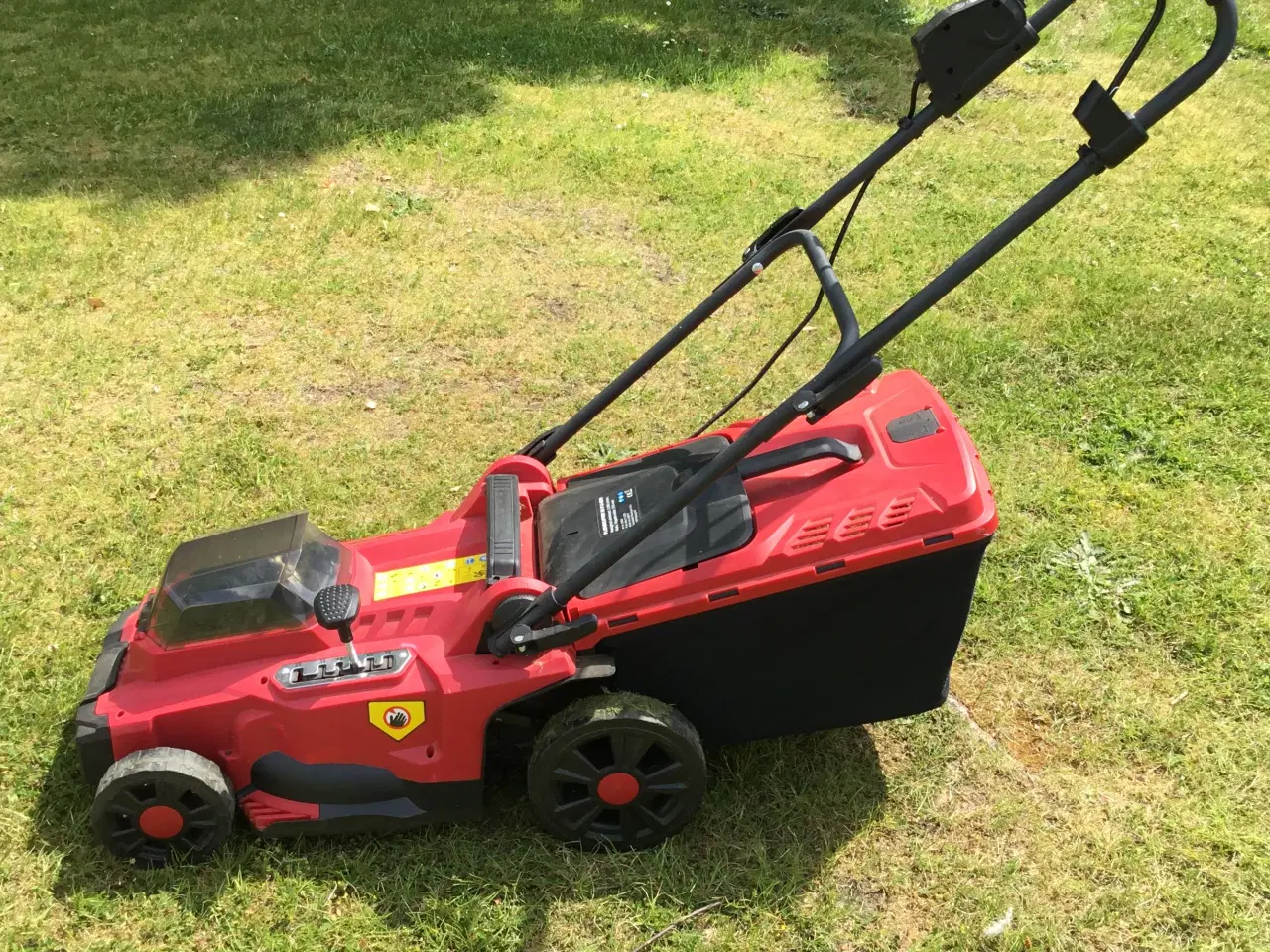 Billede 3 - Plæneklipper til batterier 1 år gammel (-batterier