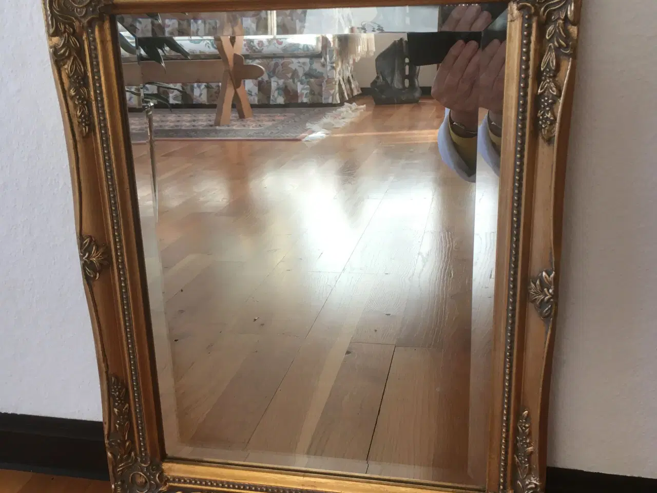 Billede 1 - Vægspejl, i guldramme - med facetslebet glas. 