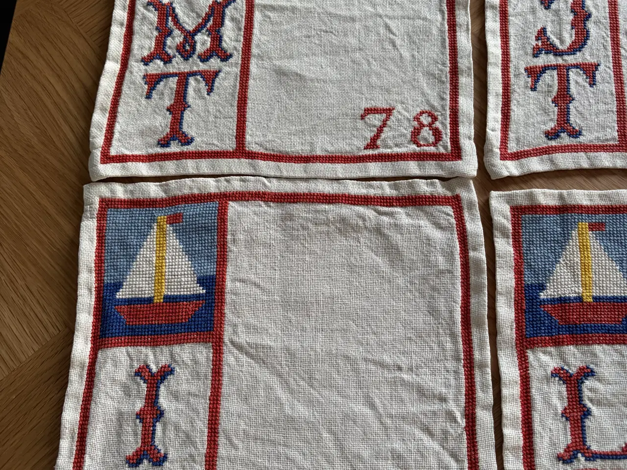 Billede 2 - 4 dækkeservietter med korssting