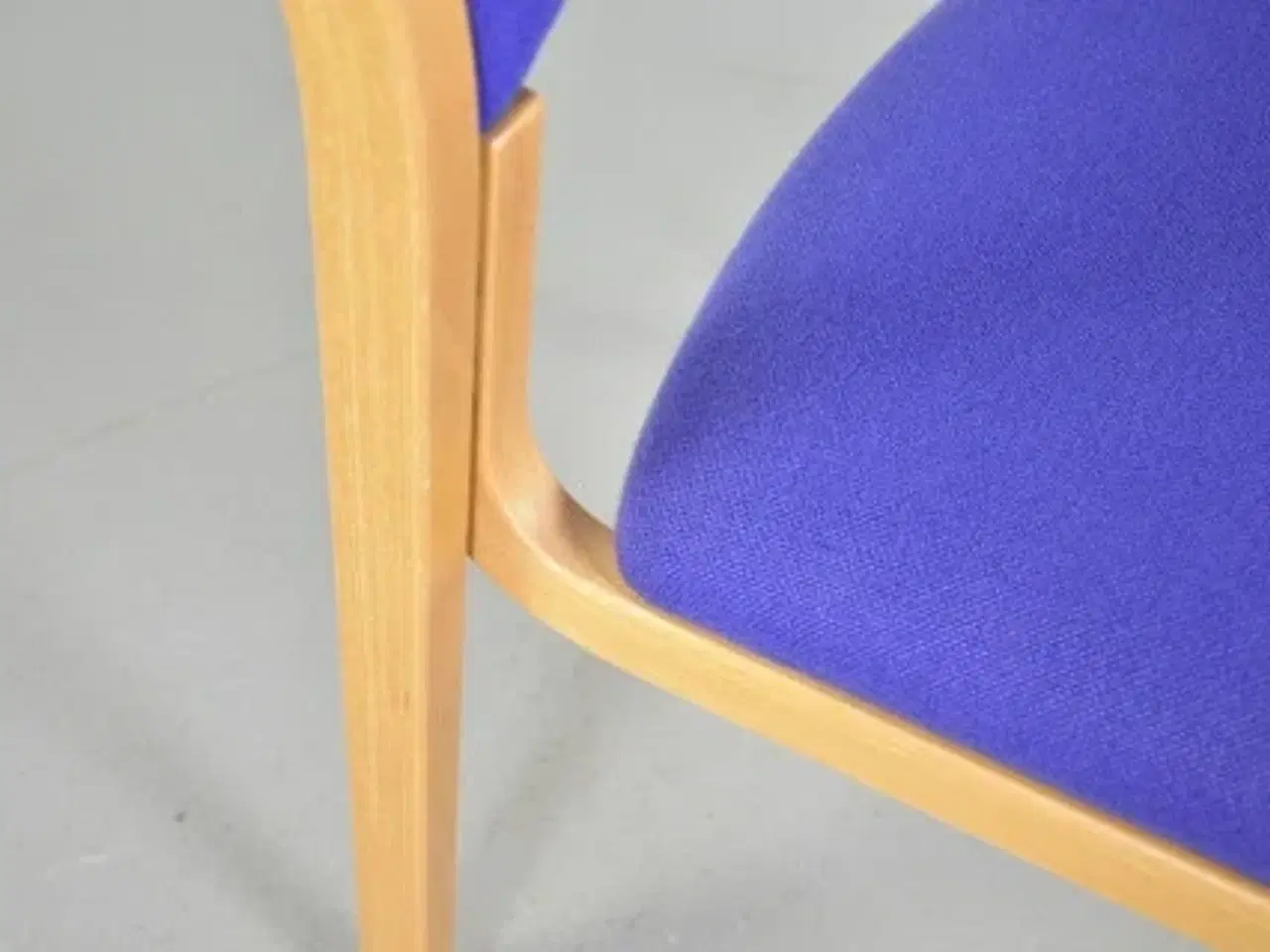 Billede 10 - Farstrup konference-/mødestol i bøg med lyslilla polster