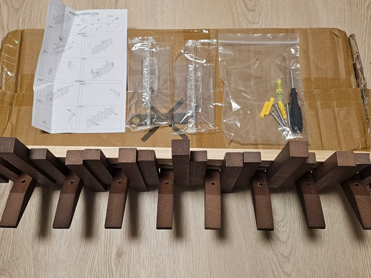 Billede 4 - Håndlavet af træ knagerække med Piano Design