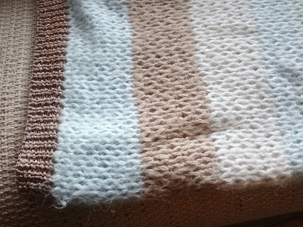 Billede 6 - Strik vest, kort model, Medium