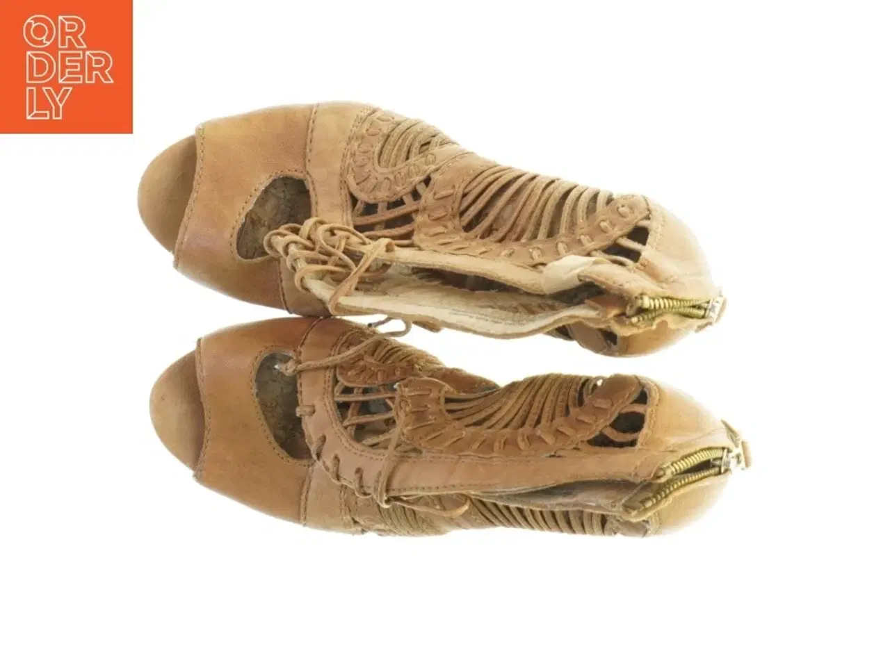 Billede 2 - Kilehælsandaler i brun læder (damestr. 38 )