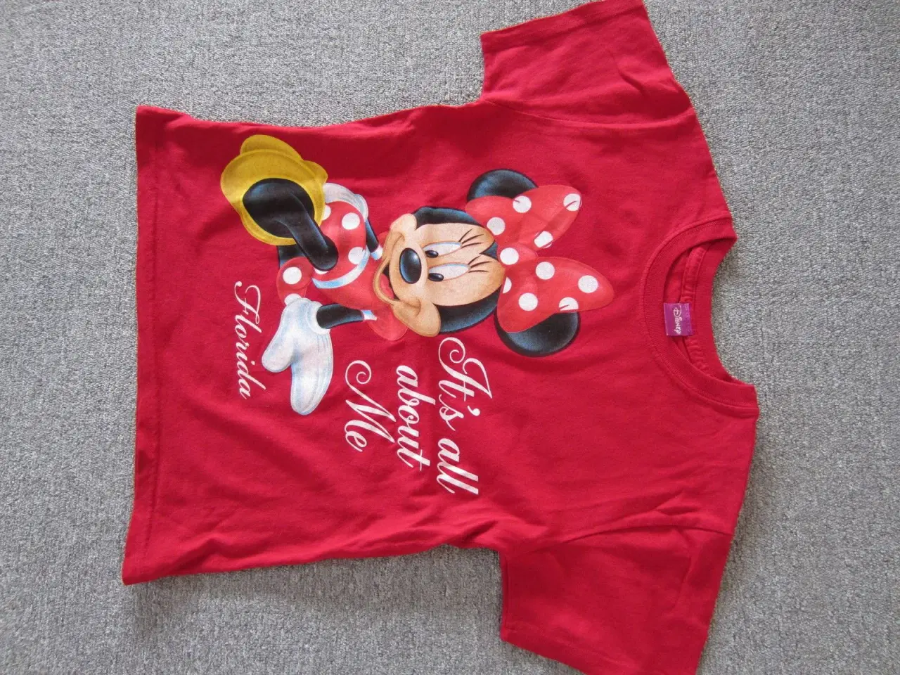 Billede 1 - T-shirt med Minnie motiv i ca. str. 140