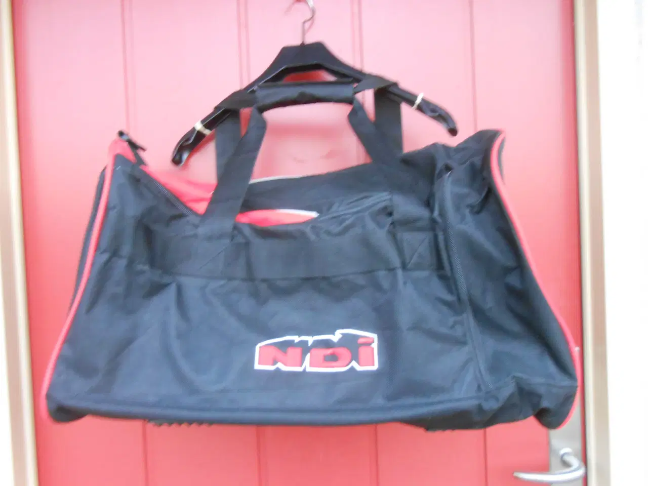 Billede 4 - Sportstaske - Dragtposer - Kapselåbner.