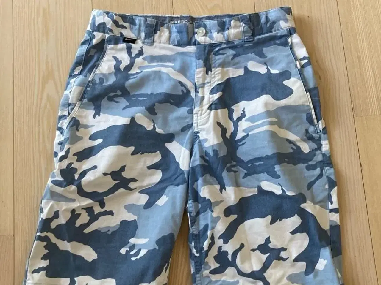 Billede 2 - Næsten nye golfshorts