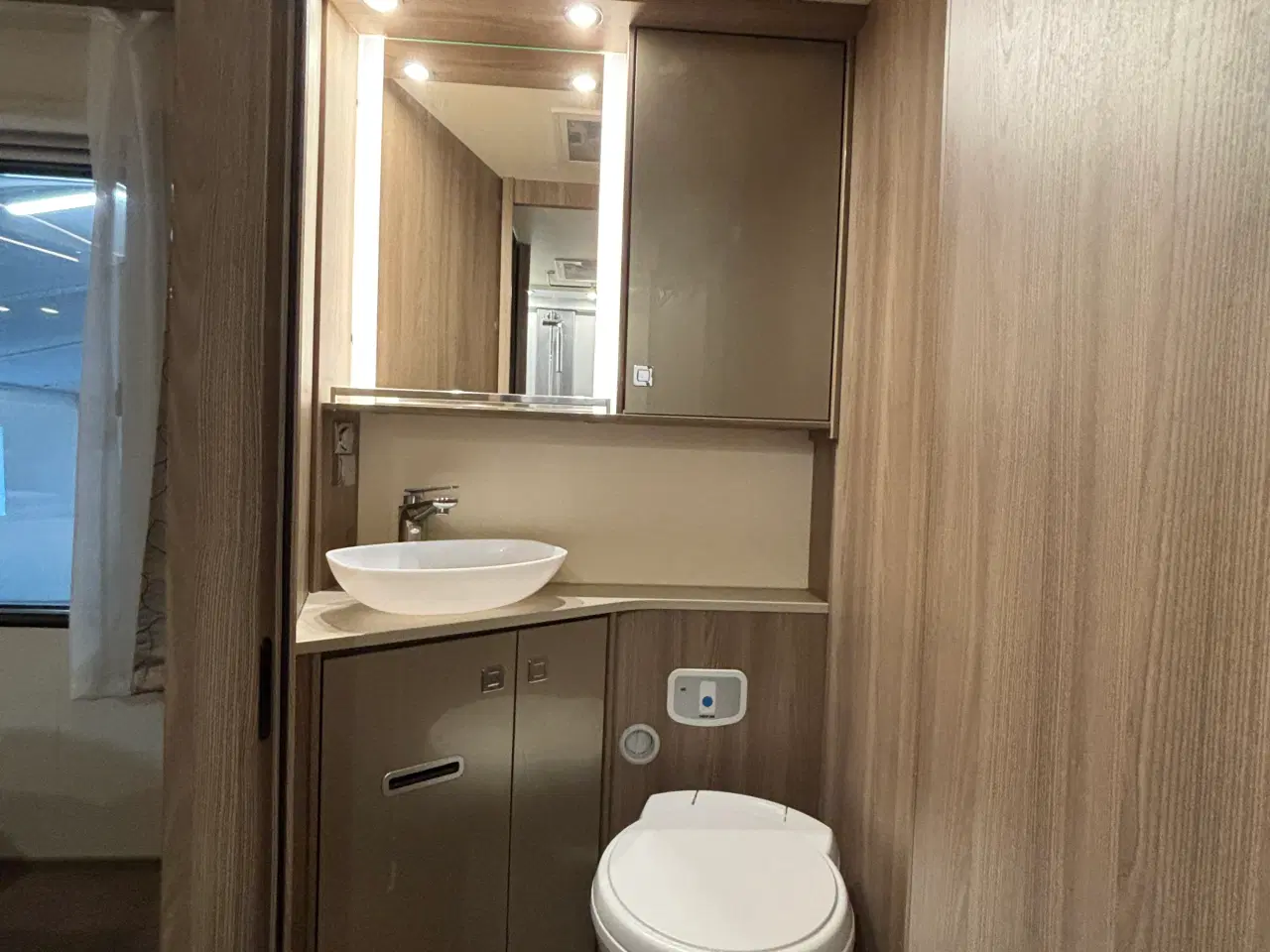 Billede 11 - Autocamper til salg - LMC Element T748