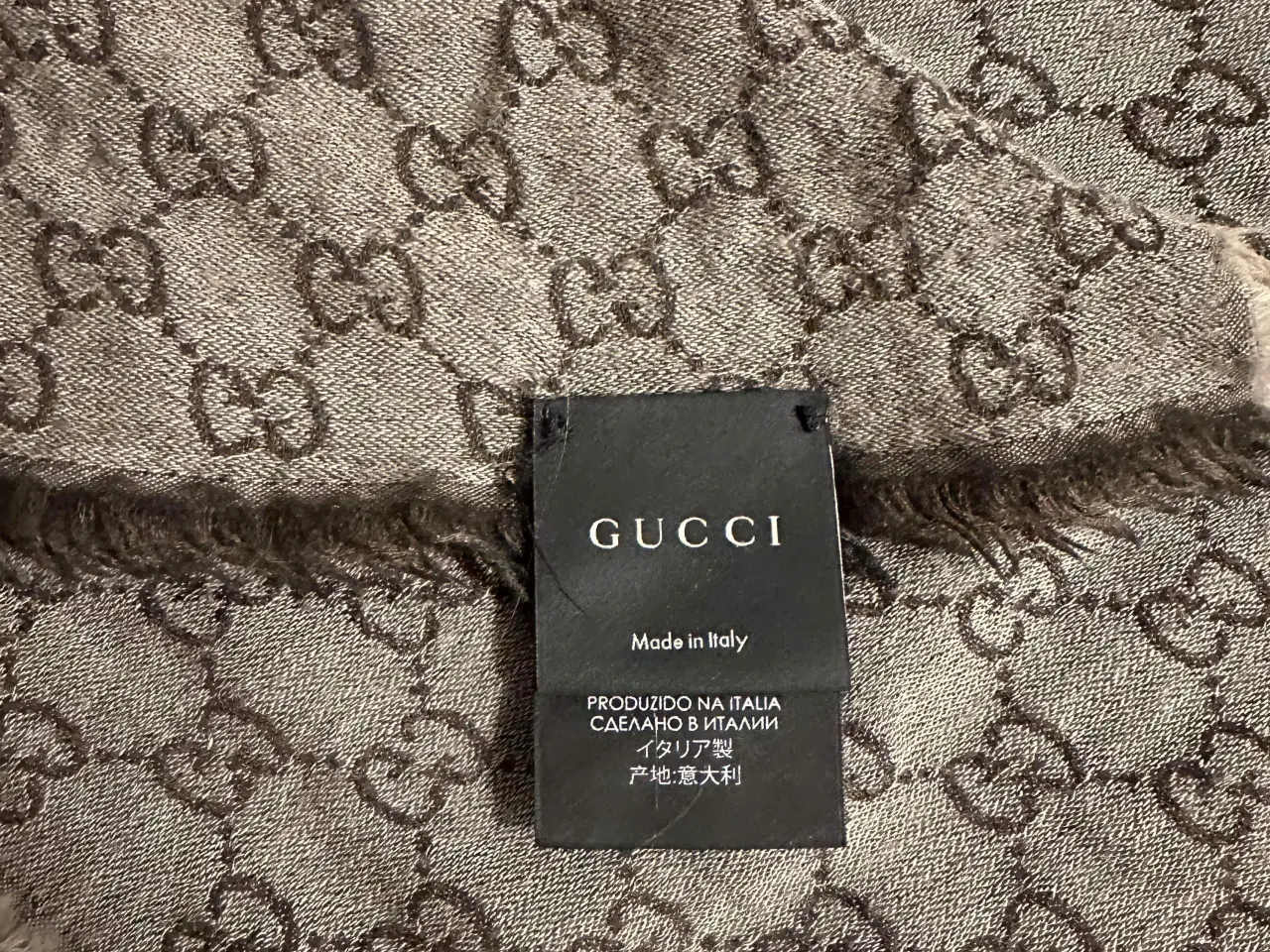 Billede 2 - Gucci tørklæde i lysegrå og mørkebrun 