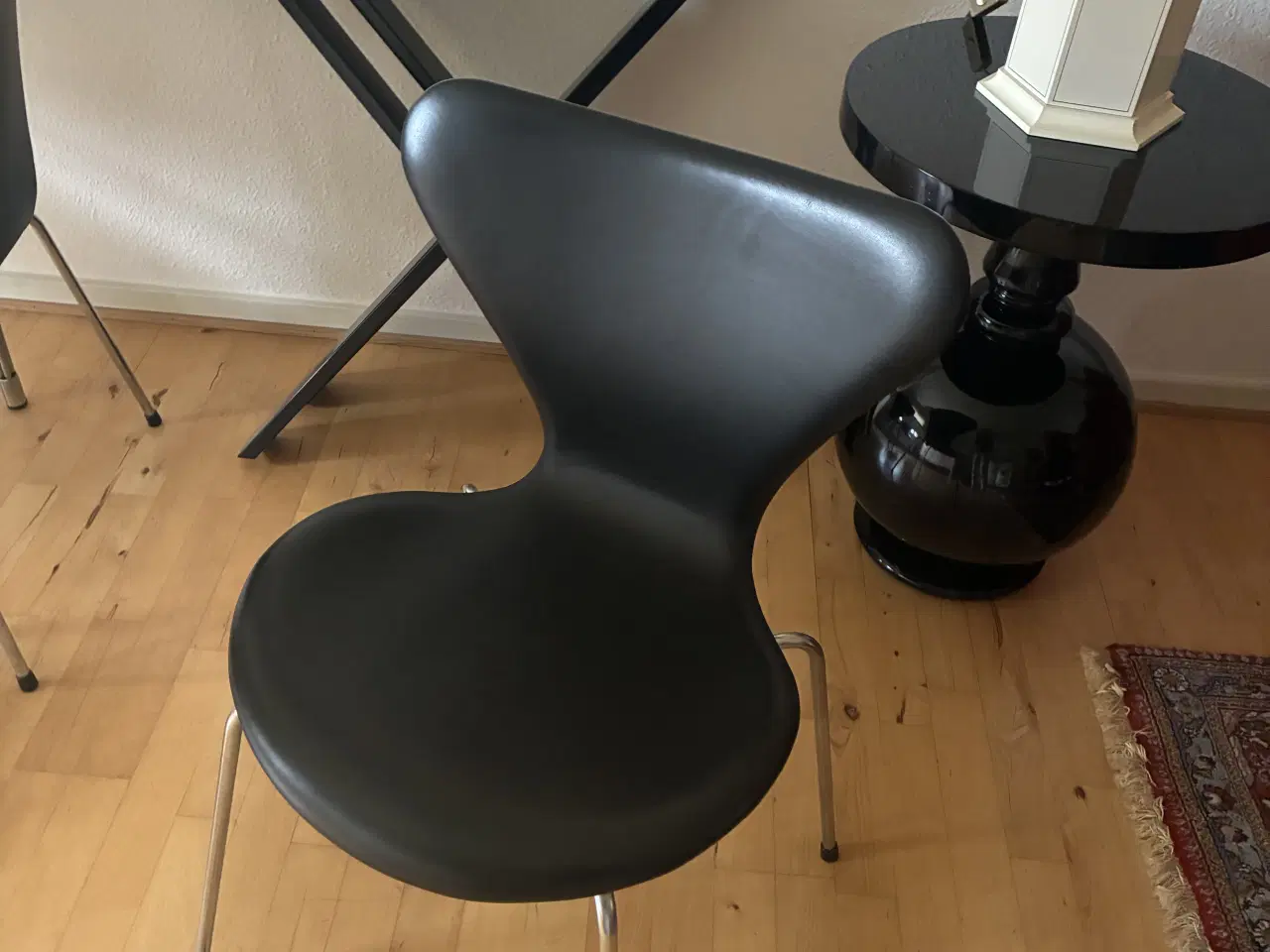 Billede 2 - Arne Jacobsen 7'er stole i sort læder 4stk 