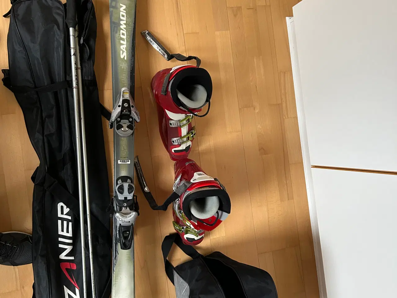 Billede 2 - Ski med tilbehør