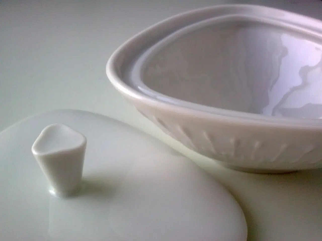 Billede 7 - Relief krukke m låg HVID retro design porcelæn