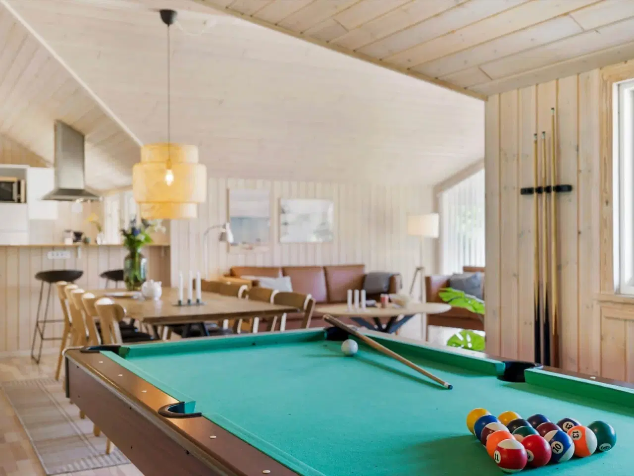 Billede 1 - Billardbord 7 fod – inkl. kugler, kridt og 2 kø