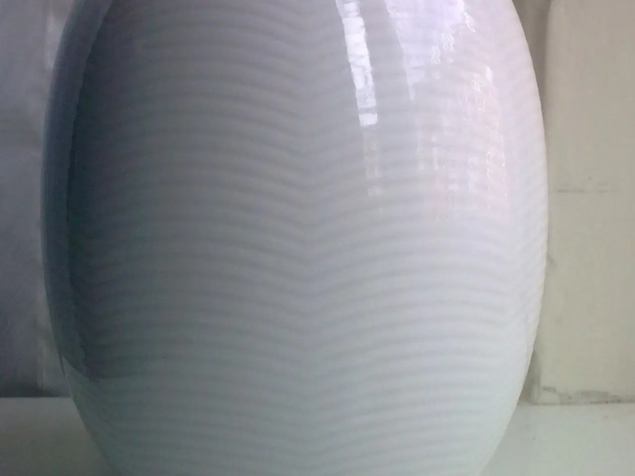 Billede 2 - Elipse i hvid porcelæn kunst vase