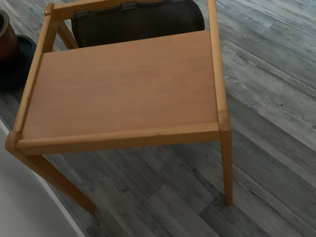 Billede 2 - Sidebord med tidsskriftholder. Fra 1960’erne