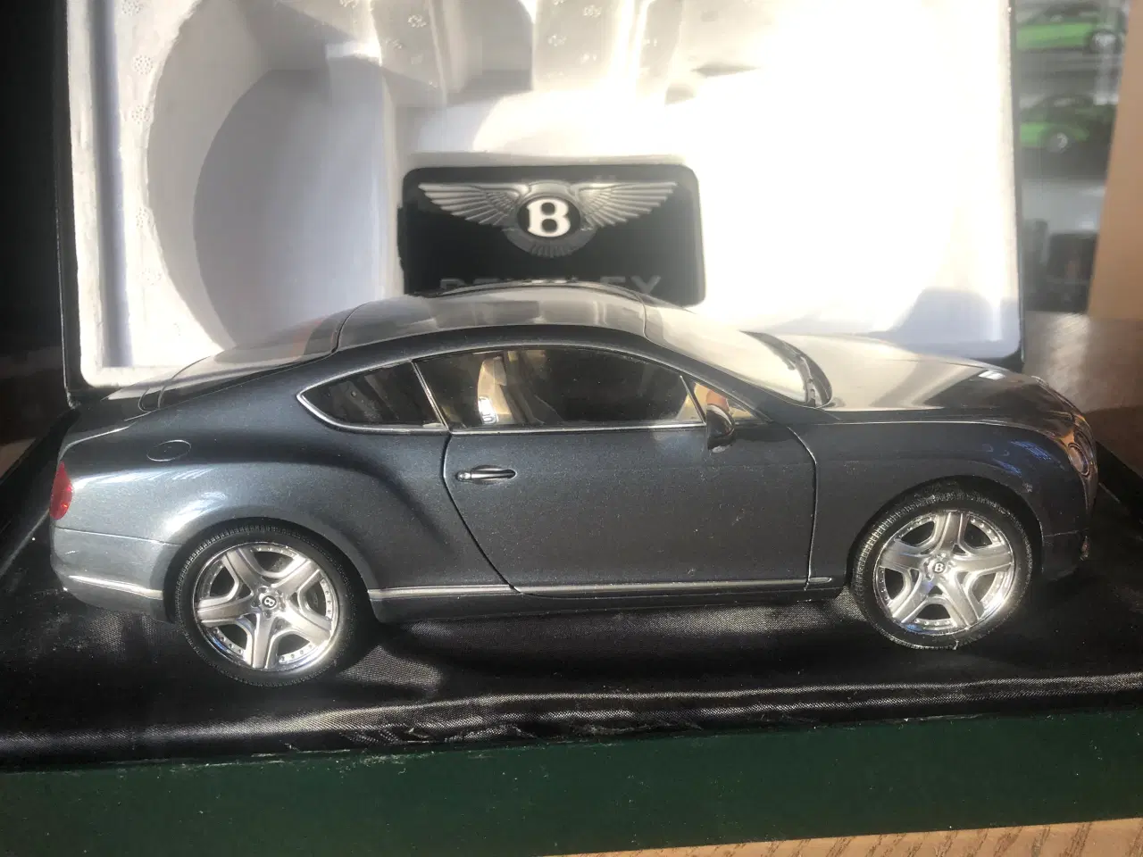 Billede 2 - 1:18 Bentley Continental GT 2011 Dealer