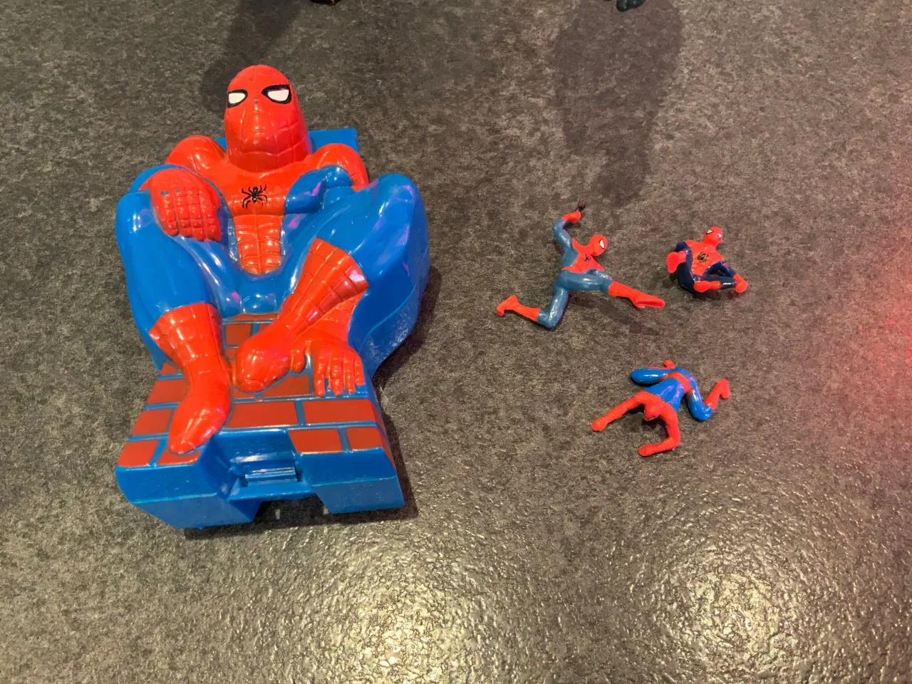Billede 2 - Spiderman og venum figurer