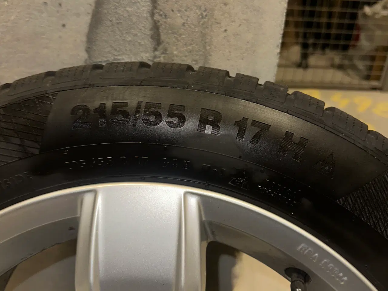 Billede 4 - Vinterdæk 4. Stk originale VW Passat 17” alufælger