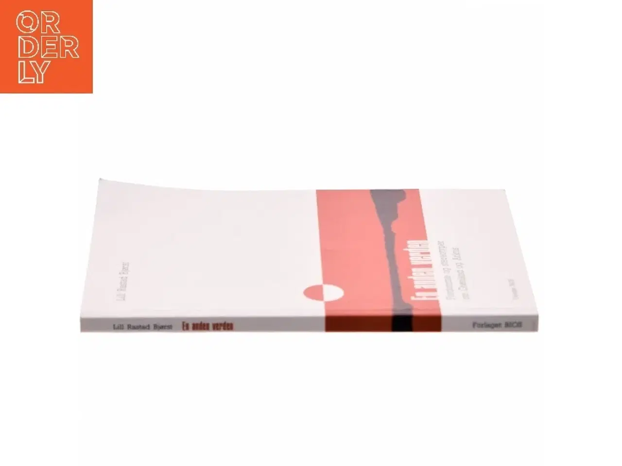 Billede 2 - En anden verden : fordomme og stereotyper om Grønland og Arktis af Lill Rastad Bjørst (Bog)