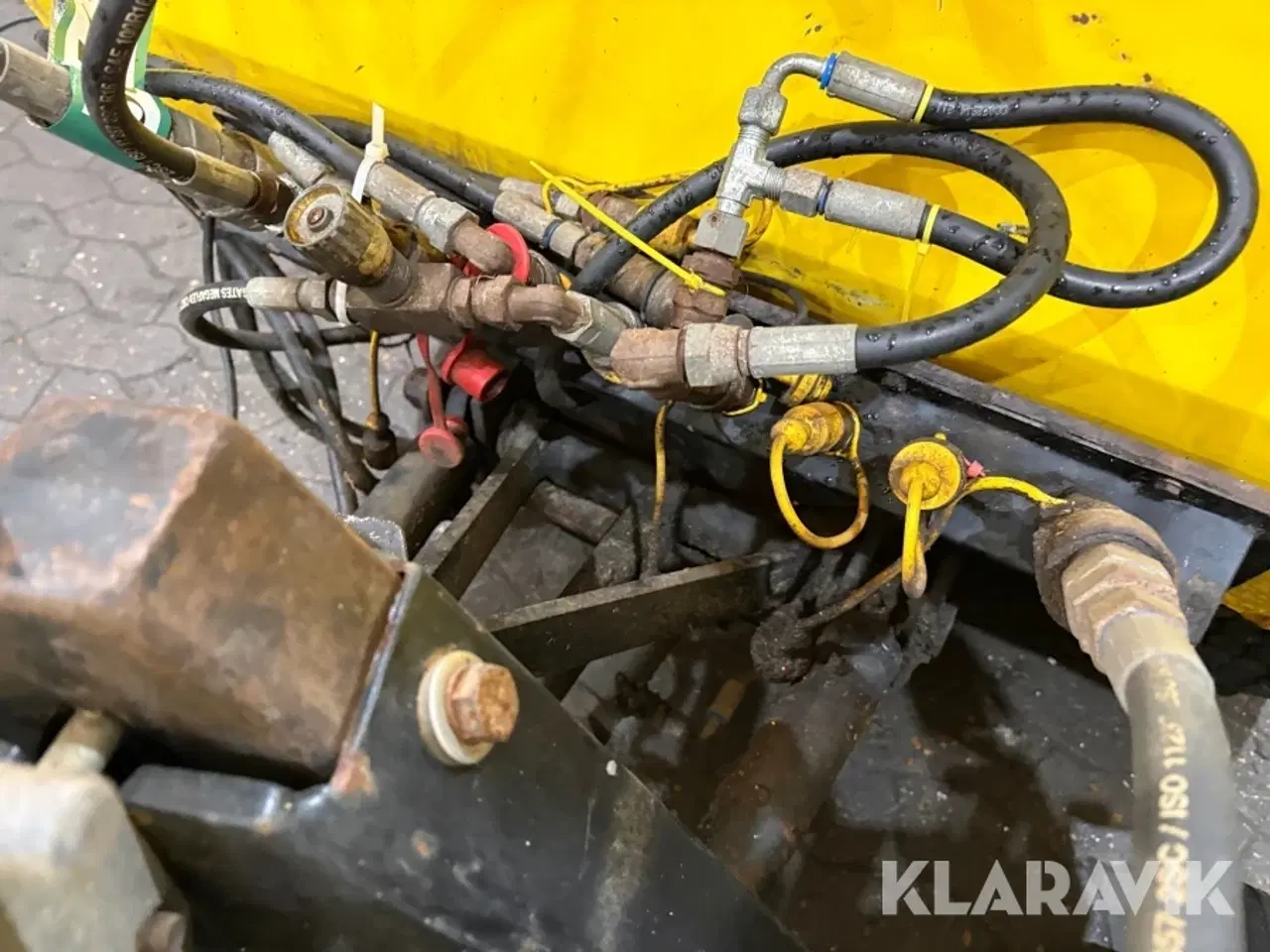 Billede 12 - Redskabsbærer Rimas / Wulff W400 - med kost og Saltspreder