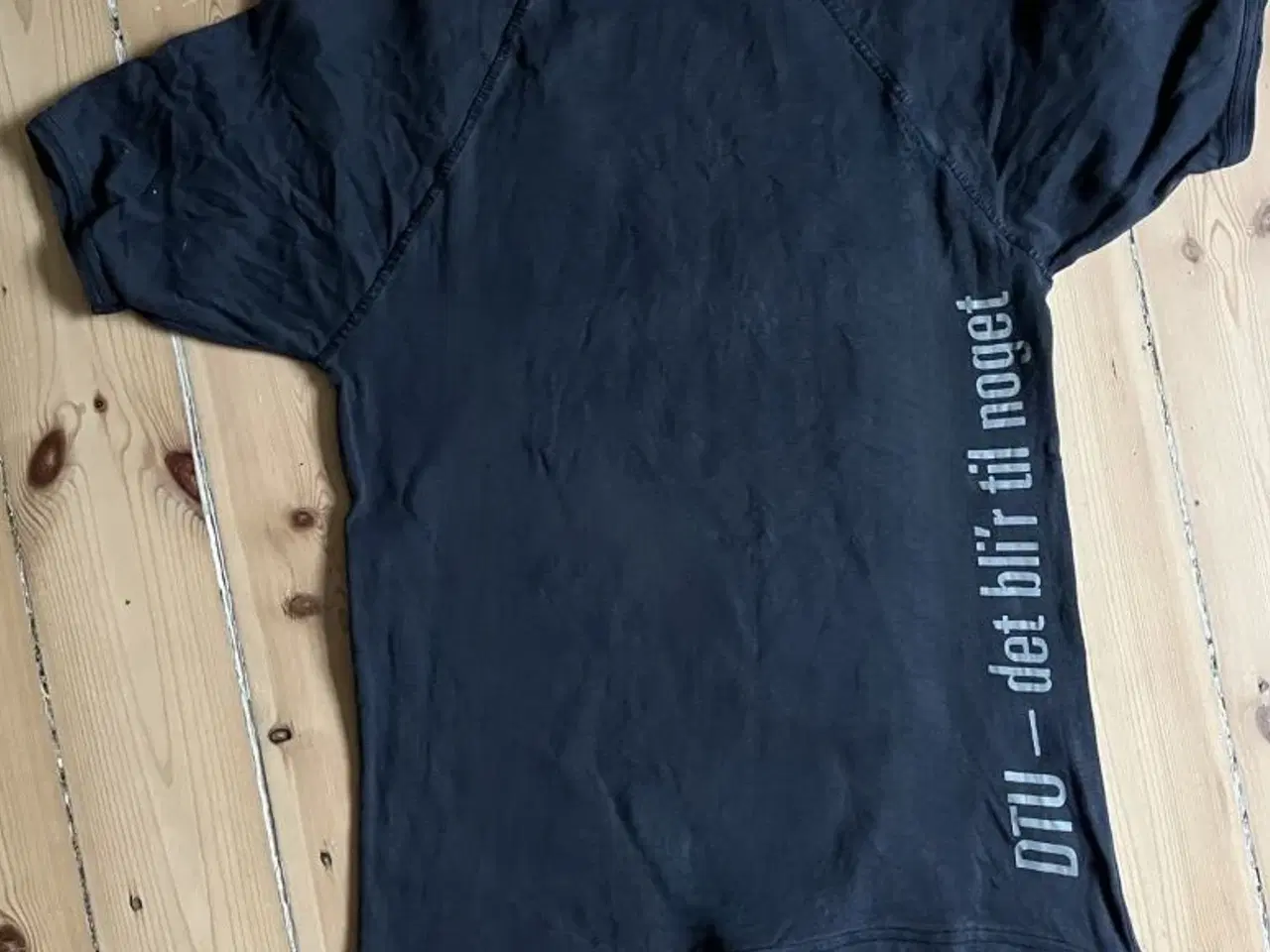Billede 2 - 2 t-shirts - langærmet og kortærmet - fra DTU