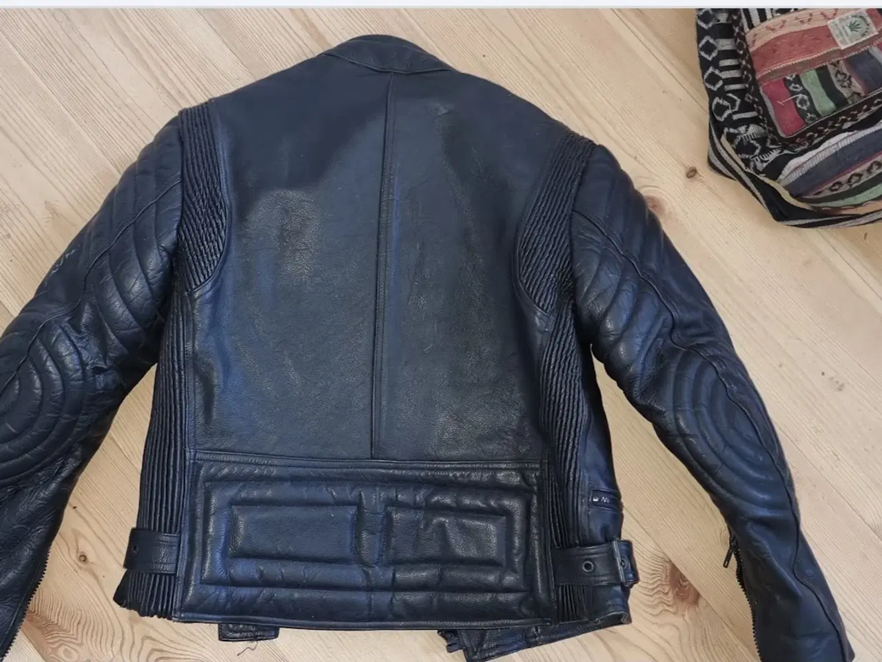 Billede 2 - Mc jakke til kvinde str. 38