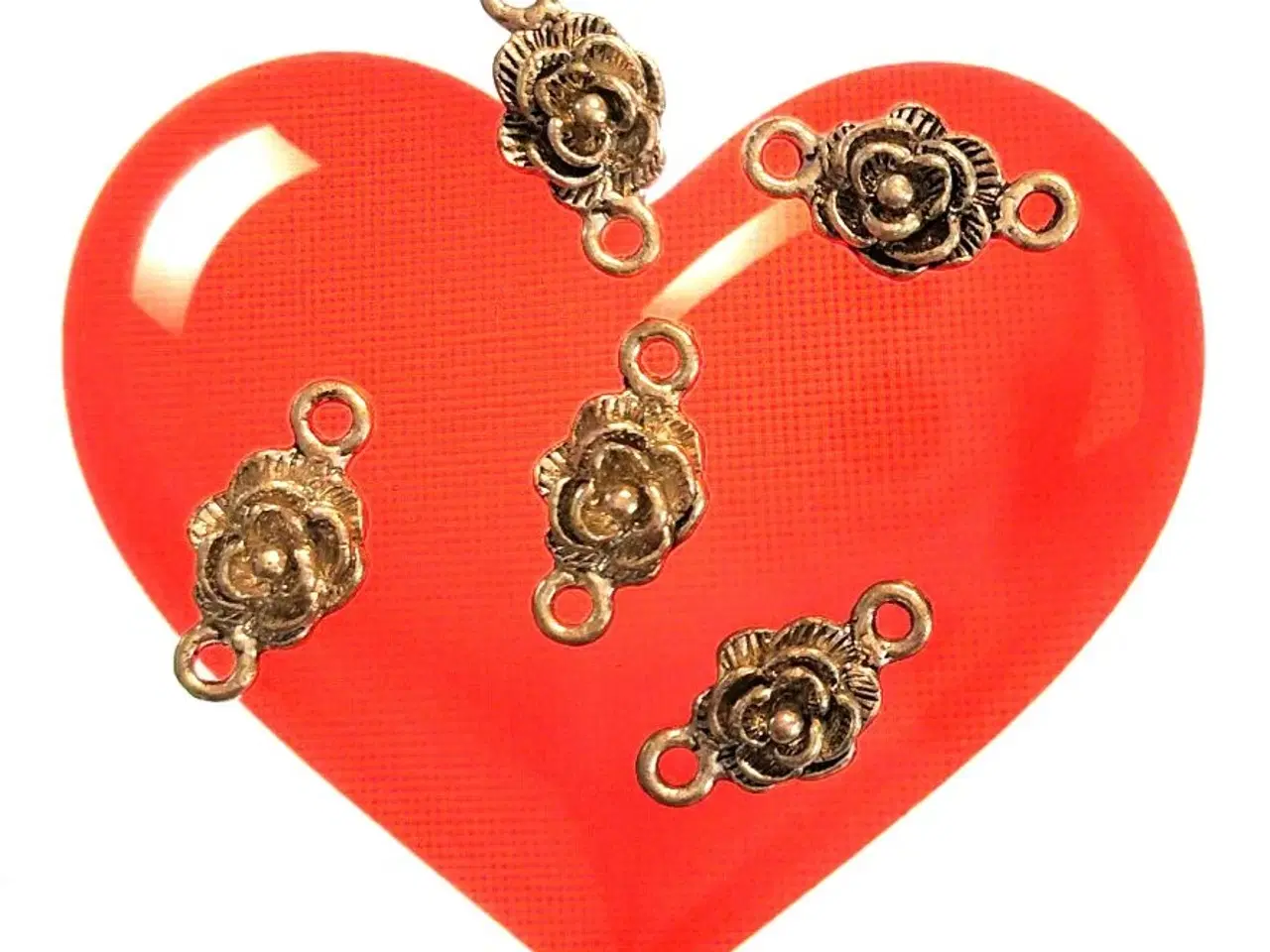 Billede 2 - Smykkefremstilling. Mellemdele formet som roser