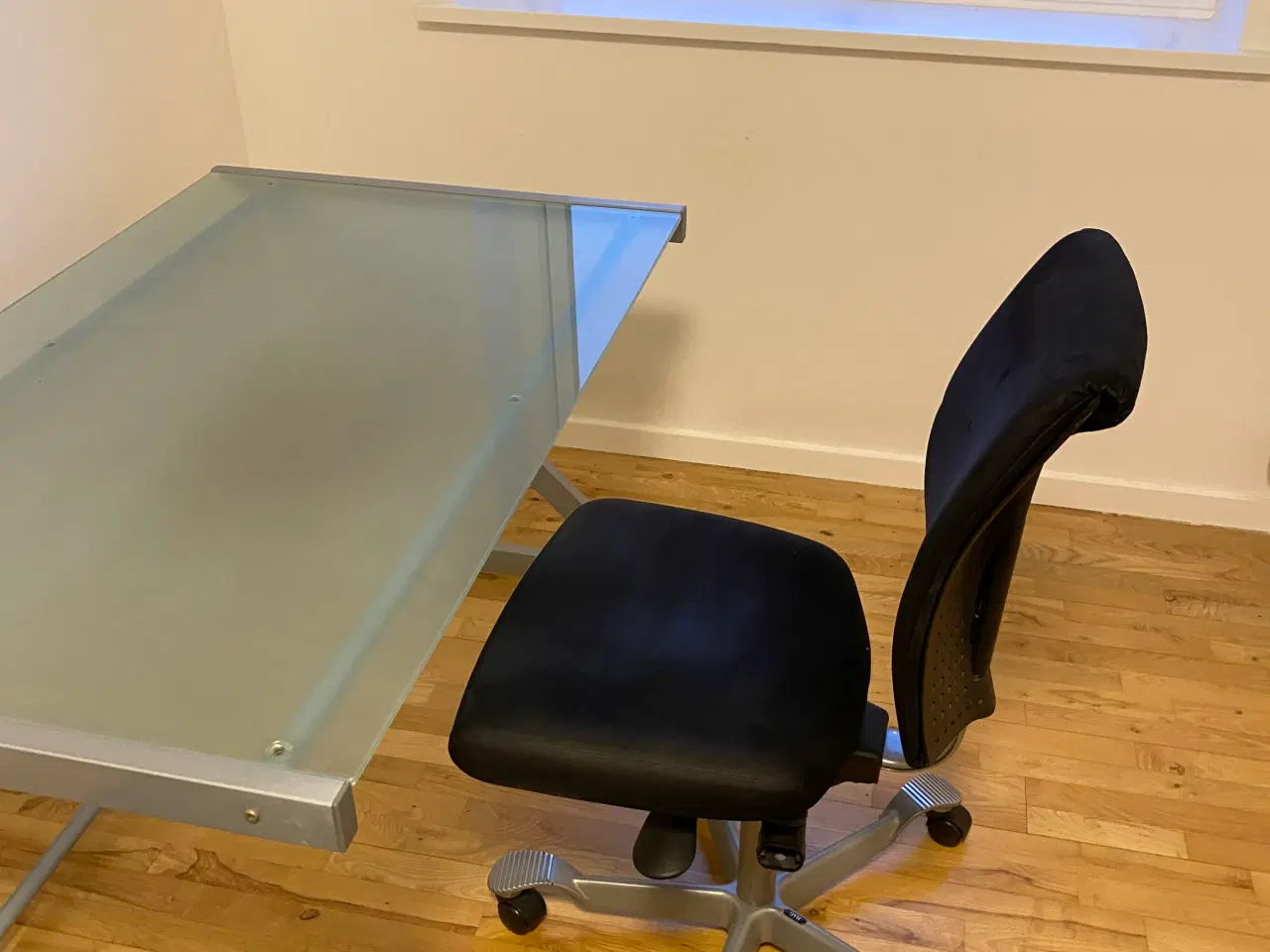 Billede 1 - Skrivebord med glasplade