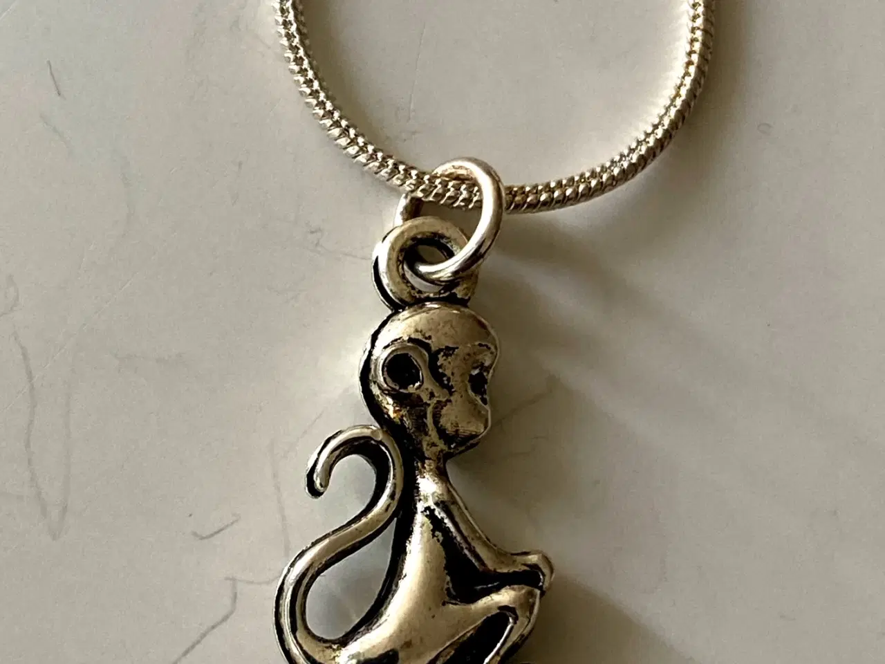 Billede 1 - * Smuk halskæde med sød abe - i Tibetansk Sølv