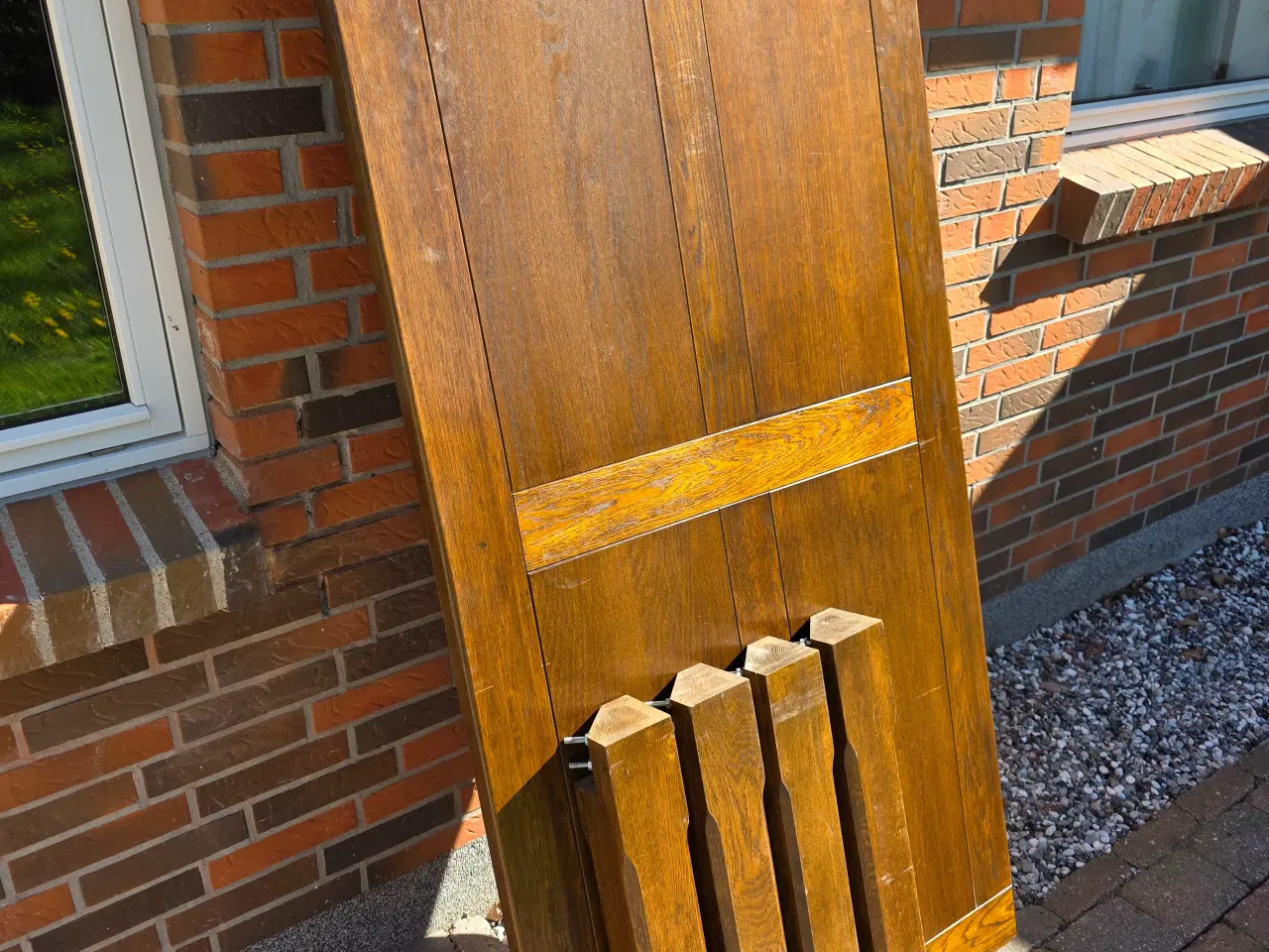 Billede 2 - Mørkt Spisebord Af Træ – God Stand