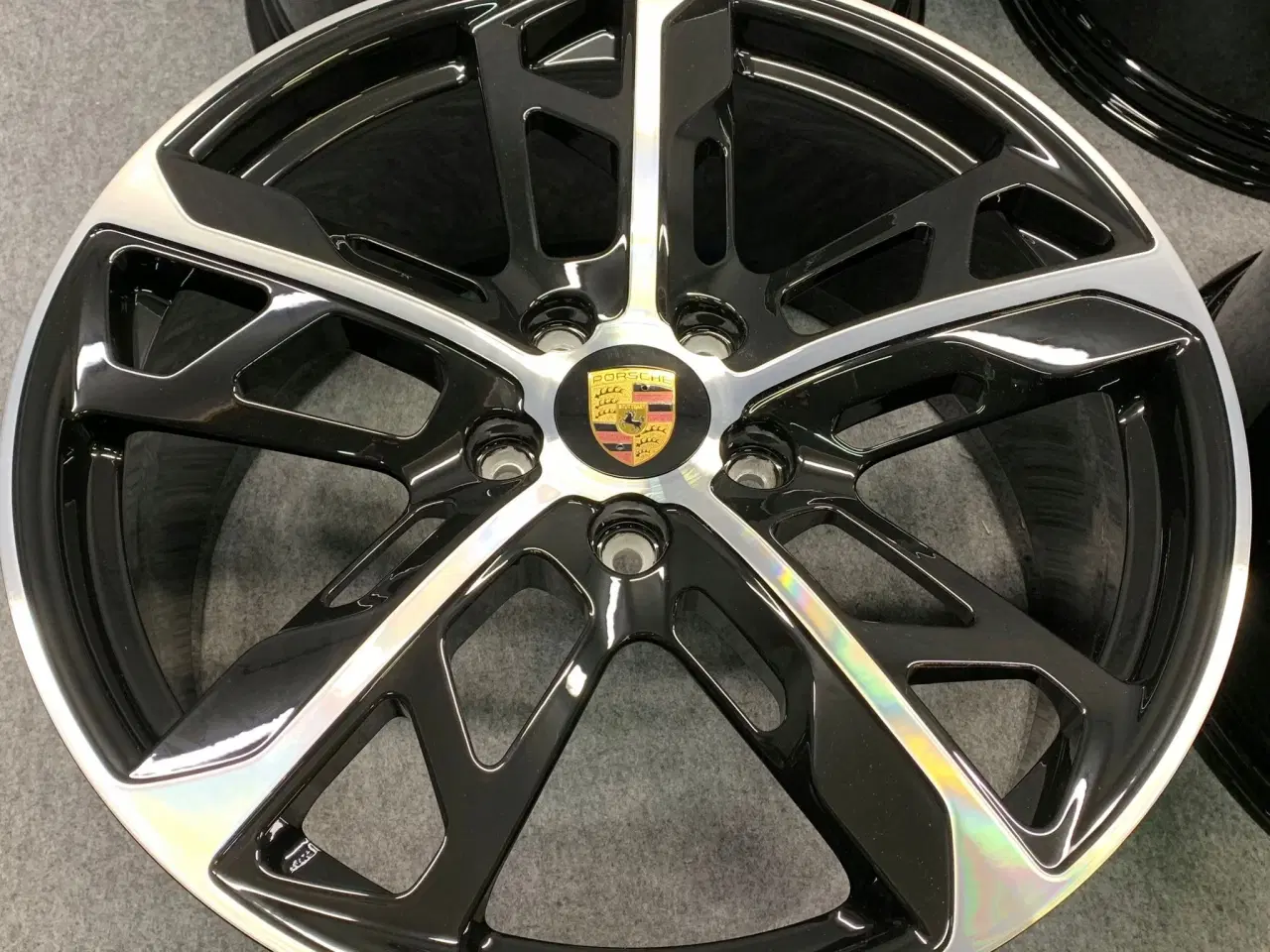 Billede 2 - PORSCHE TAYCAN MISSION E 9J1 9,5J og 11,5J x 21"