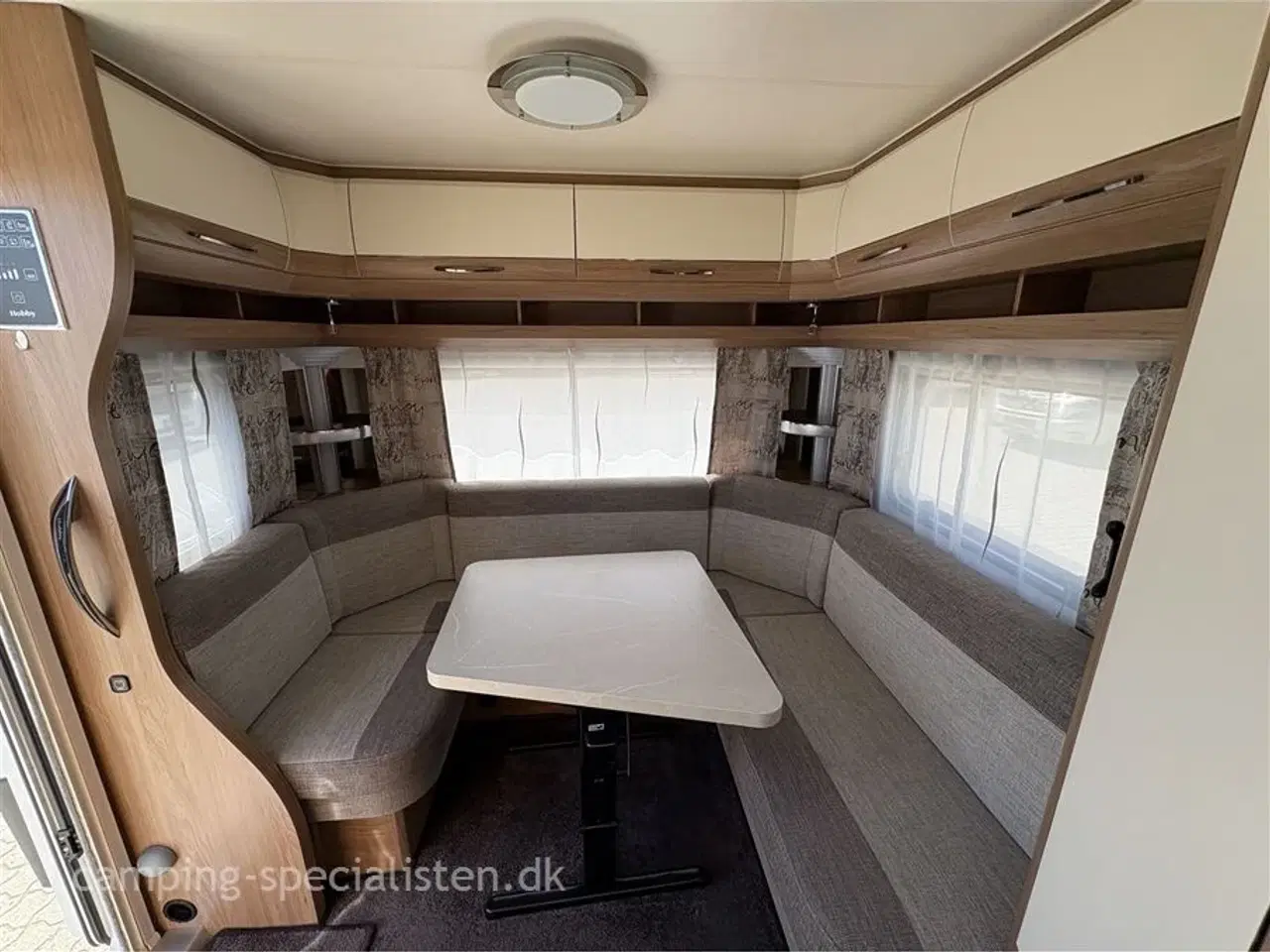 Billede 4 - 2020 - Hobby De Luxe 495 UL DK line   Hobby De Luxe 495 UL DK-Line 2020 - Se den nu hos Camping-Specialisten.dk