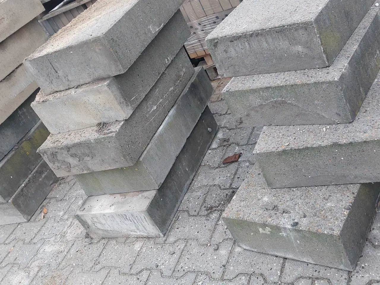 Billede 2 - Beton blokke til trappe eller kant.
