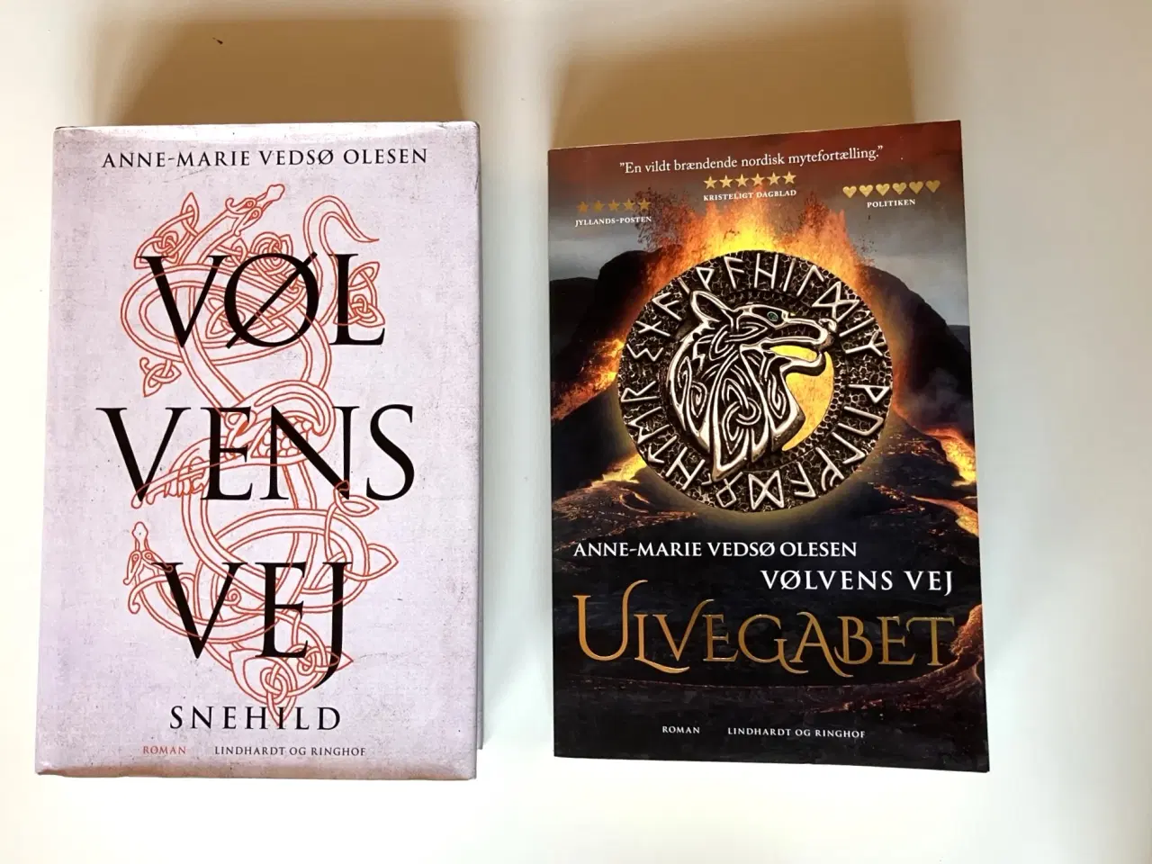 Billede 1 - Vølvens vej - Snehild + Ulvegabet (2 bøger)