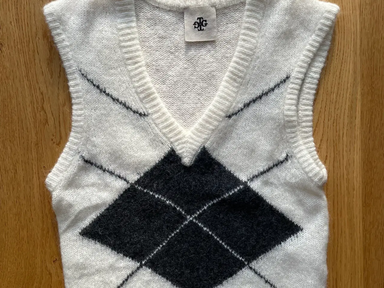 Billede 1 - The Garment strikvest