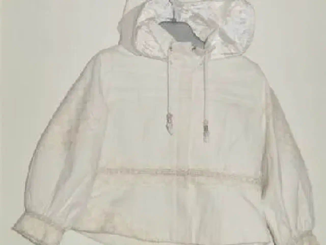 Billede 1 - Ny creme hvid jakke med glimmerstrik 4 å