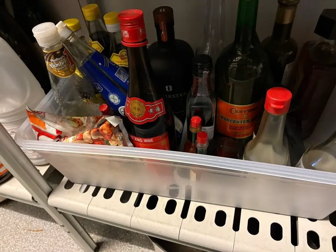 Billede 8 - 2 stk. Reoler med indhold