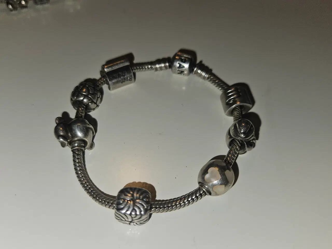 Billede 2 - Pandora Snake Sølv armbånd med 7 charms
