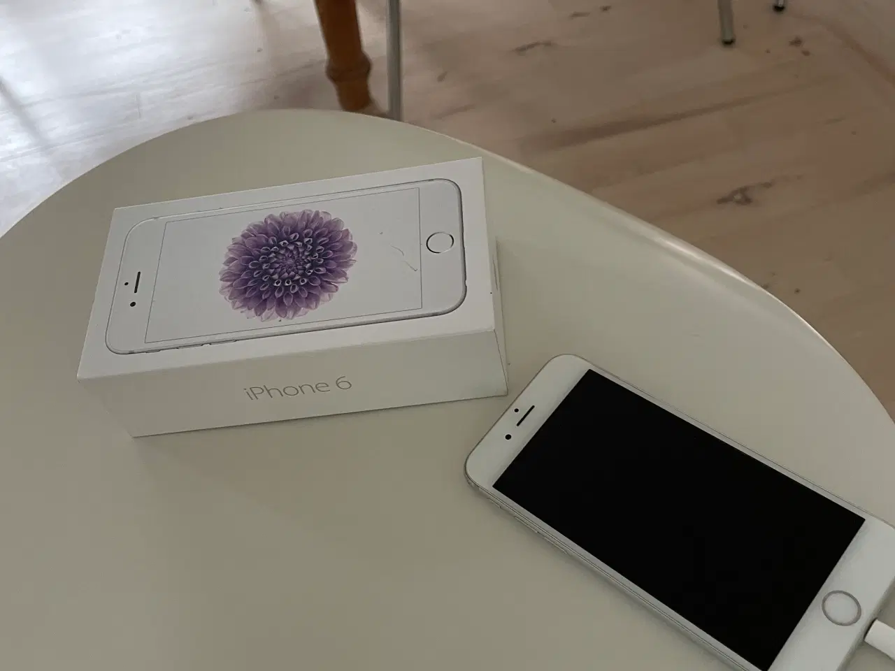 Billede 1 - iPhone 6 64 GB sølv