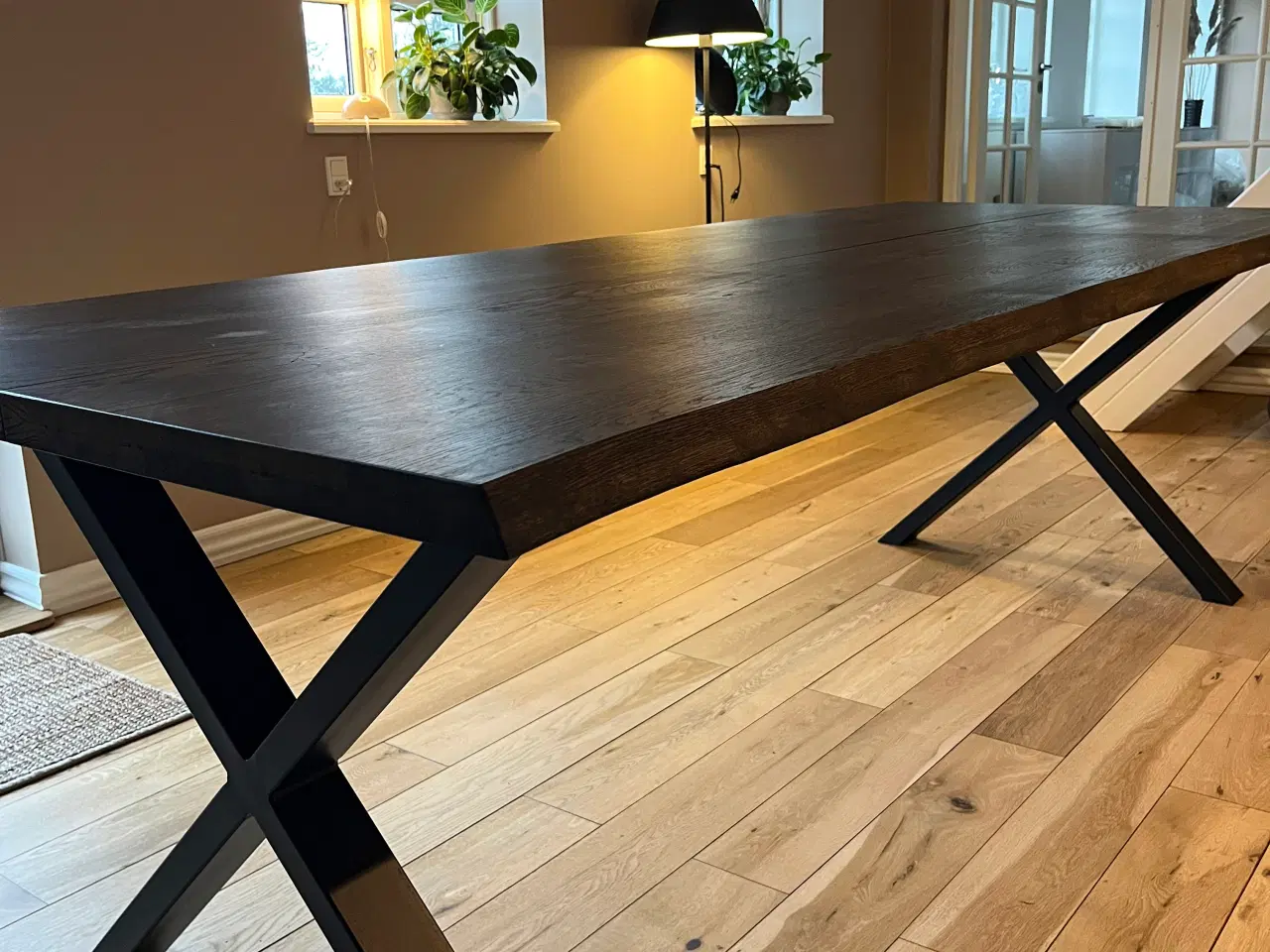 Billede 1 - Plankebord i røget eg med 2 tillægsplader