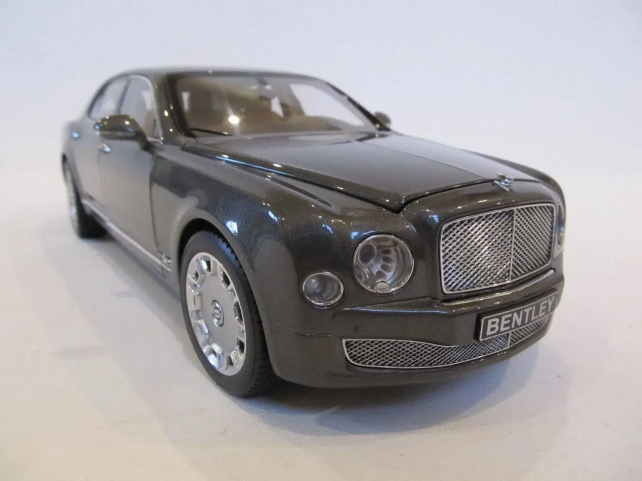 Billede 5 - 2010 Bentley Mulsanne 1:18  - MINICHAMPS 