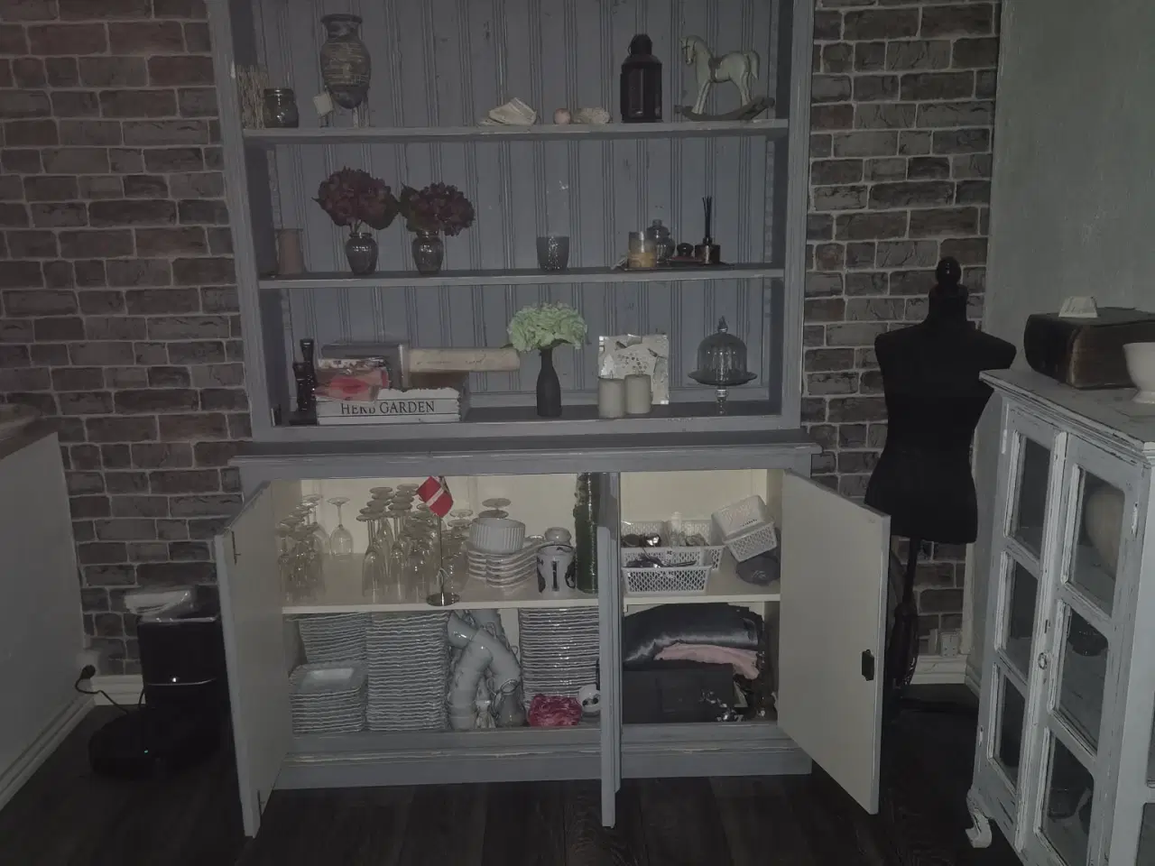 Billede 4 - Skænk med overdel