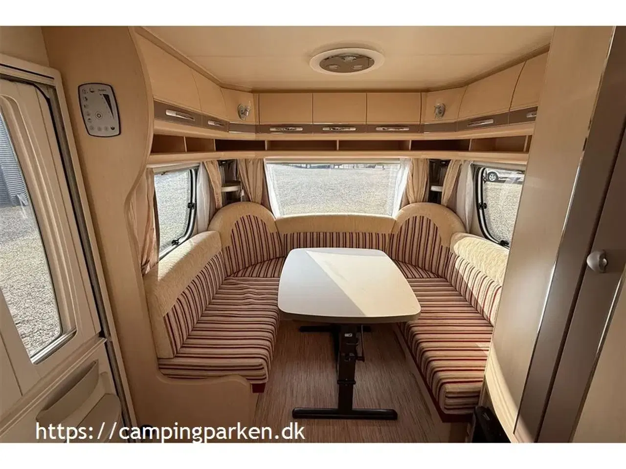 Billede 2 - 2010 - Hobby La Vita Bionda 495 UL   Flot og lys indretning, utrolig velholdt campingvogn med enkeltsenge
