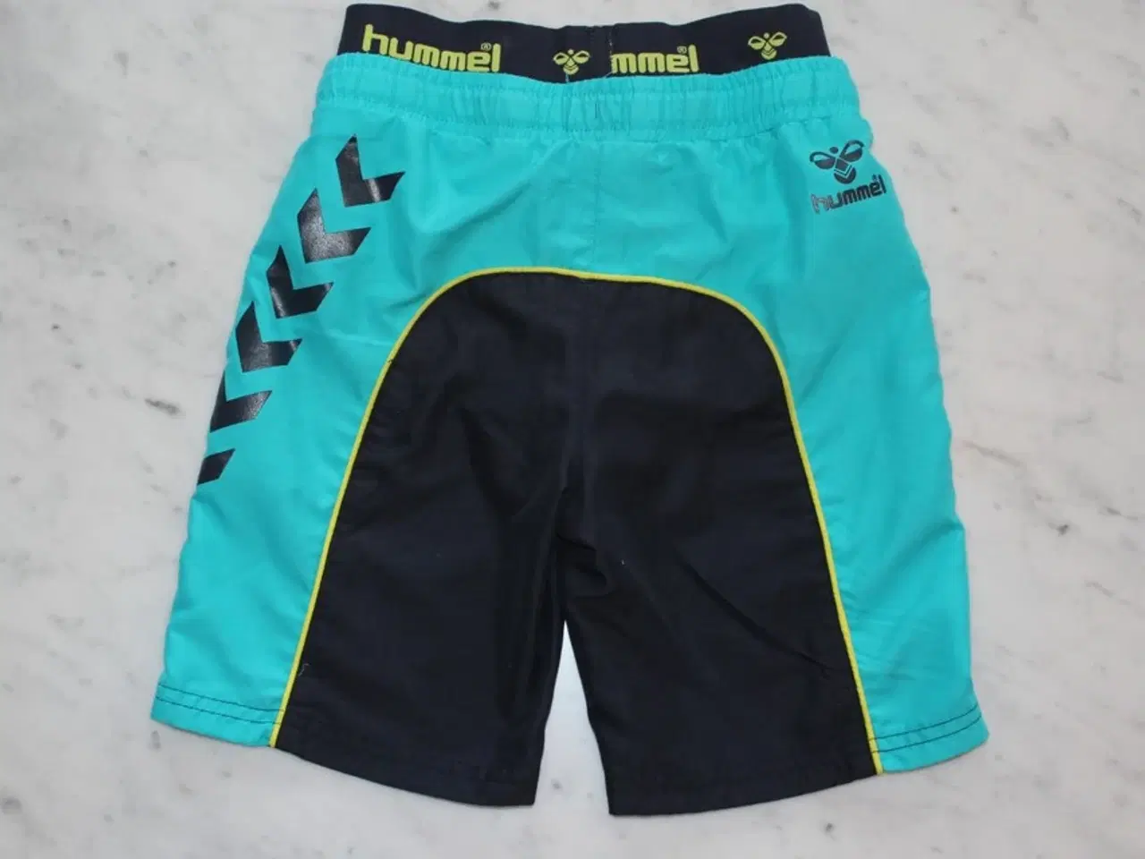 Billede 2 - Badeshorts Hummel str 6 år