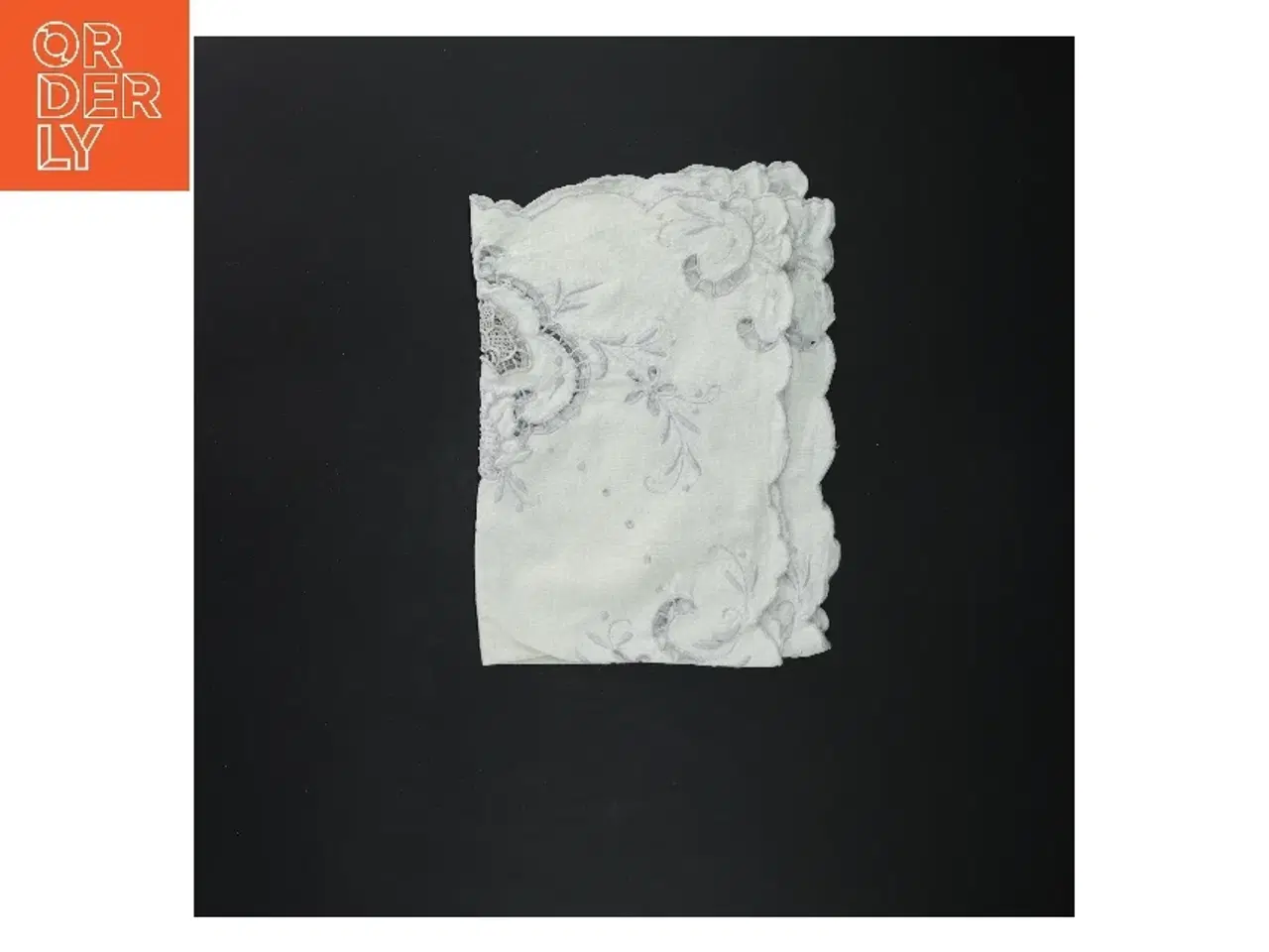 Billede 3 - Broderet hvid dug (str. 31x45 cm)