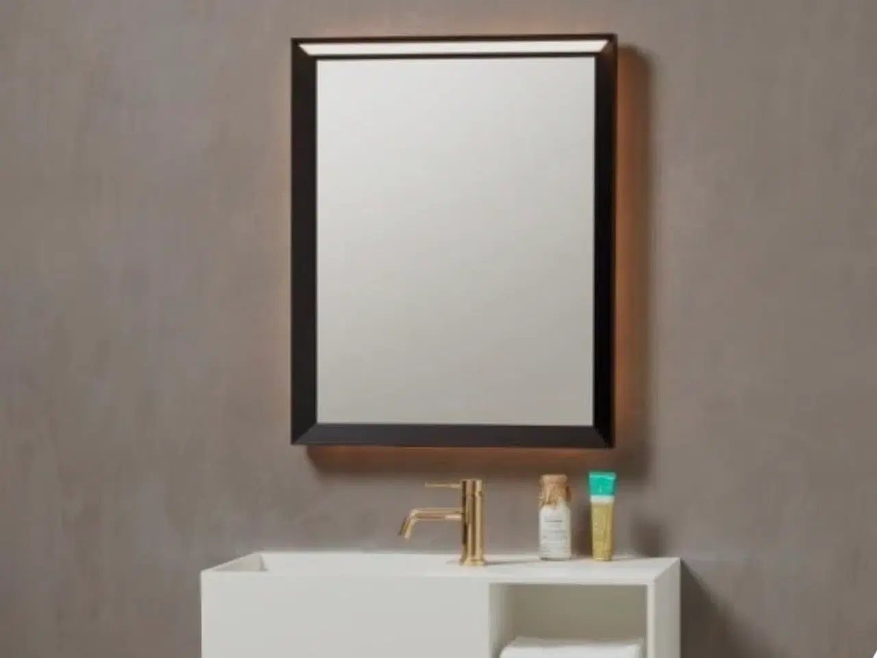 Billede 2 - Flot sort spejl med backlight 