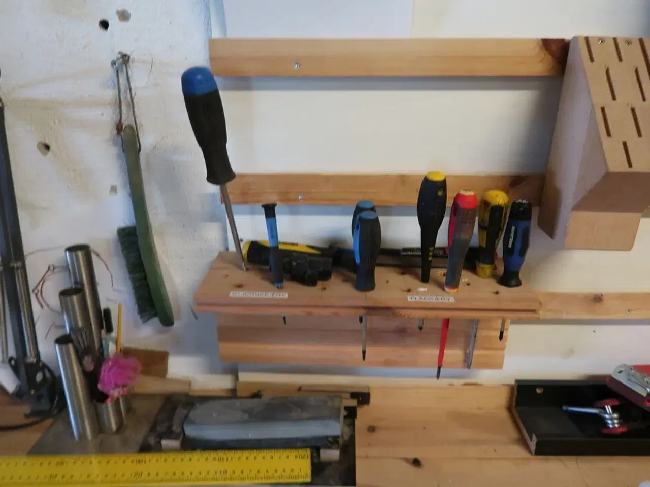 Billede 5 - Arbejdsbord med indhold